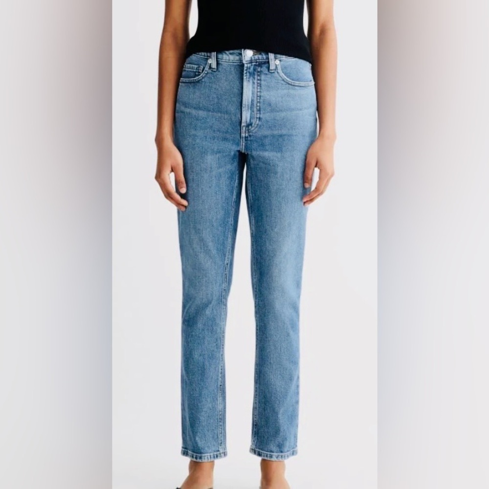 Everlane The Original Cheeky® Cropped Jean for Women 27 Waist. Great condition
